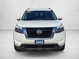 Used 2025 Nissan Pathfinder SV FWD video 2
