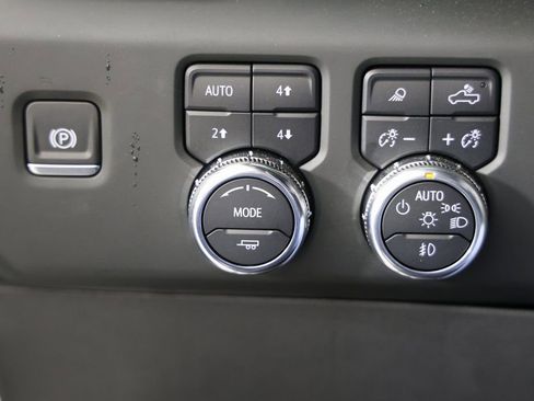 Certified 2025 GMC Sierra 1500 AT4 w/ AT4 Premium Package image 18