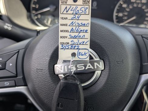 Used 2024 Nissan Altima 2.5 SV FWD image 35