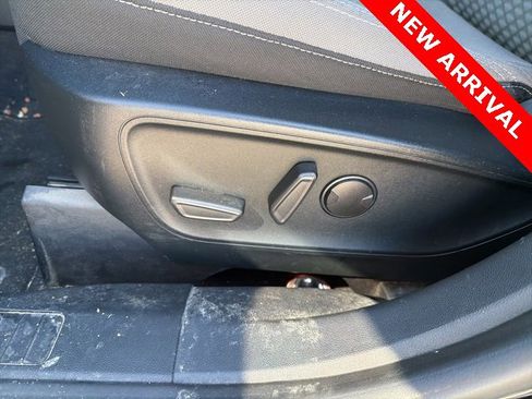 Used 2020 Ford Escape SE image 11