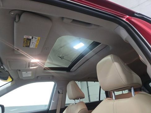 Used 2023 Toyota Highlander XLE image 18