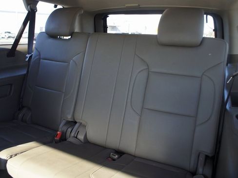 Used 2019 Chevrolet Suburban Premier image 17