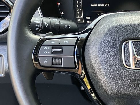 Used 2025 Honda Pilot Elite image 21