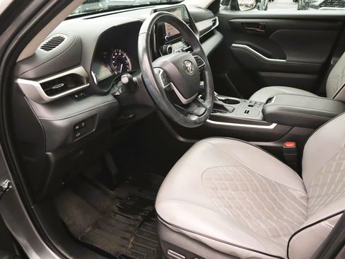 Used 2023 Toyota Highlander L image 14