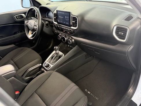 Used 2024 Hyundai Venue SEL FWD image 9