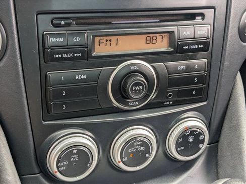 Used 2011 Nissan 370Z Roadster image 15