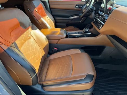 Used 2022 Nissan Pathfinder Platinum w/ Cargo Package image 8