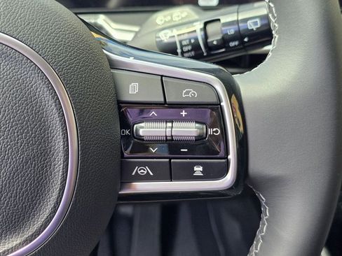 Used 2025 Kia Sorento S image 32
