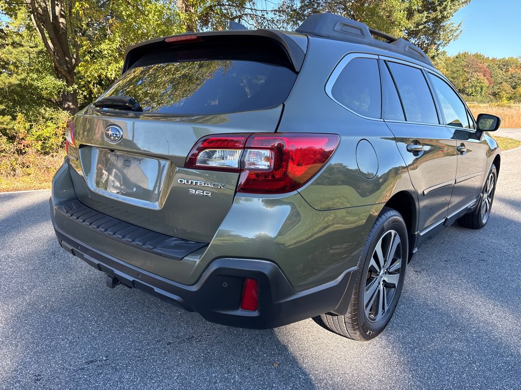 Used 2018 Subaru Outback 3.6R Limited AWD/4WD image 5