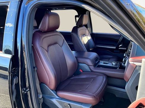 Used 2024 Ford Expedition Limited image 21