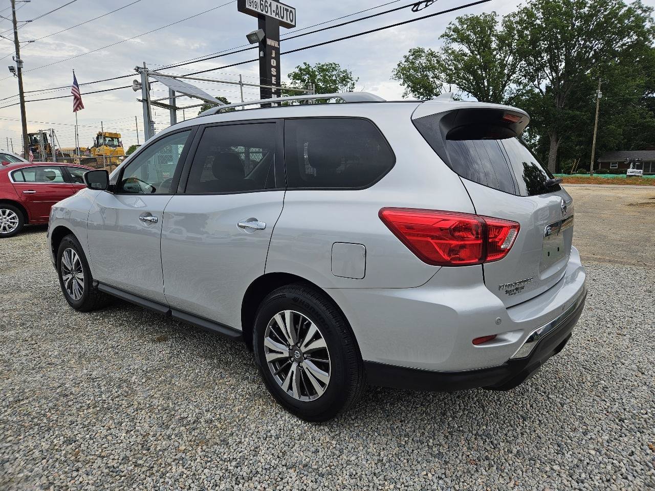 Used 2019 Nissan Pathfinder S AWD/4WD image 3