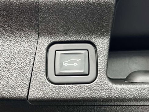 Certified 2023 GMC Acadia SLE w/ Driver Convenience Package image 12