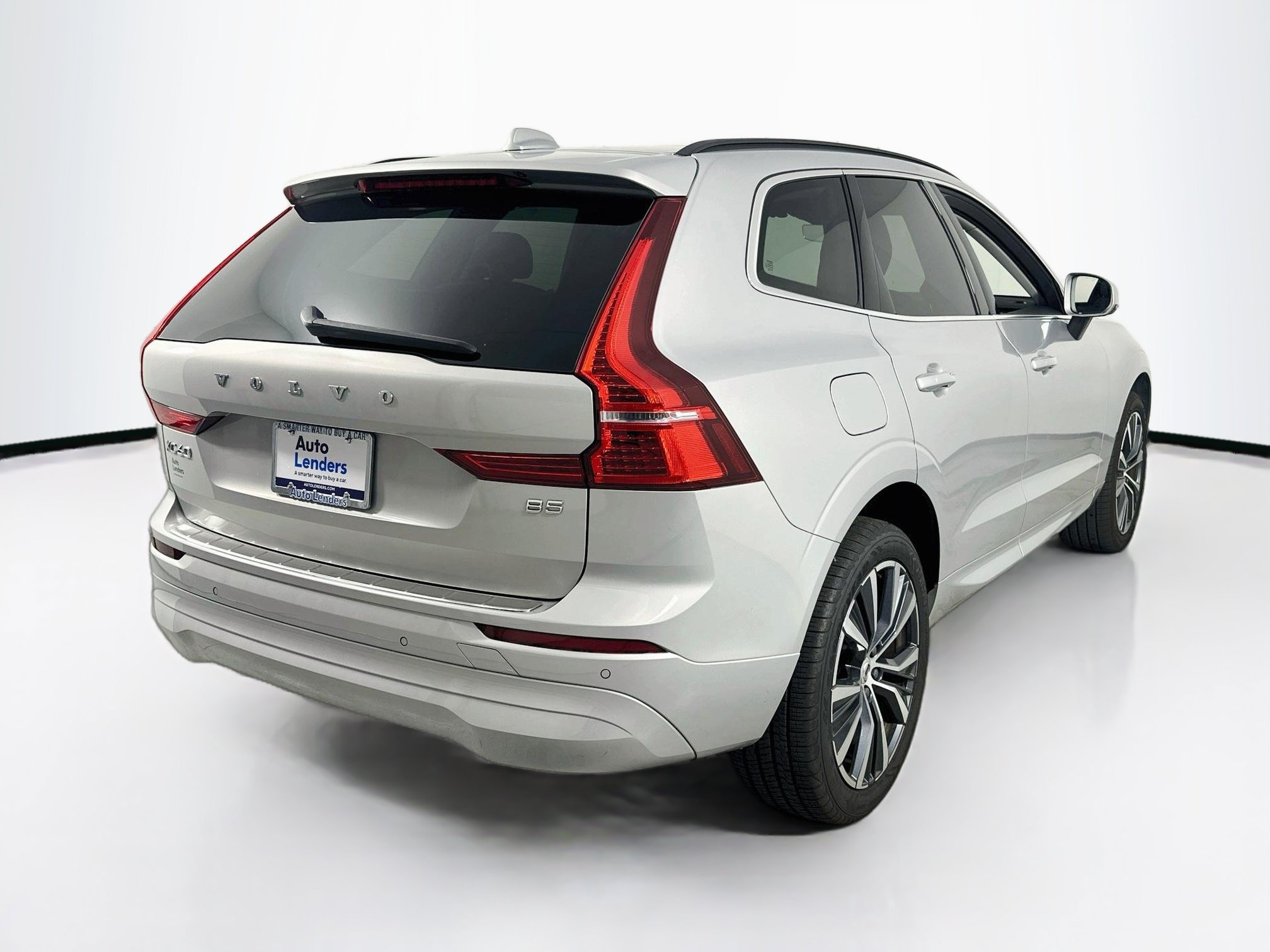 Used 2022 Volvo XC60 B5 Momentum w/ Protection Package Premier FWD image 5