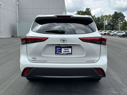 Used 2023 Toyota Highlander Limited FWD image 26