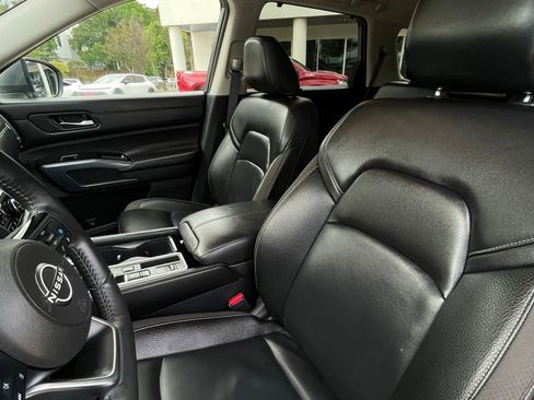 Used 2025 Nissan Pathfinder SL FWD image 22