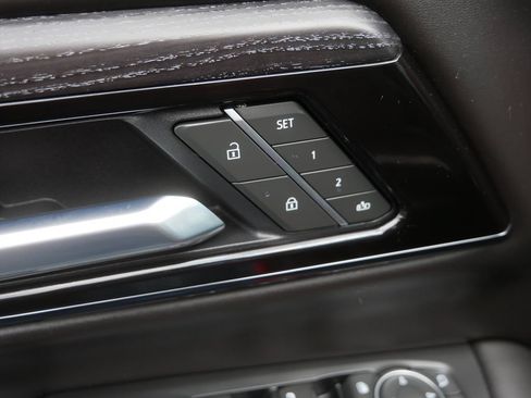 Certified 2025 GMC Yukon XL AT4 Ultimate w/ LPO, Floor Liner Package AWD/4WD image 17