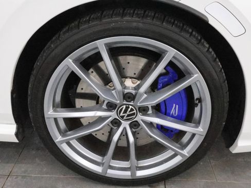 Used 2024 Volkswagen Golf R R image 3