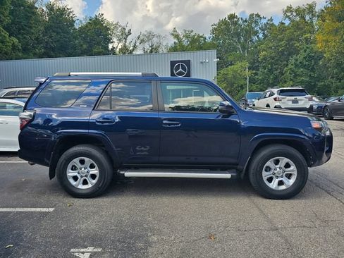 Used 2019 Toyota 4Runner SR5 AWD/4WD image 3
