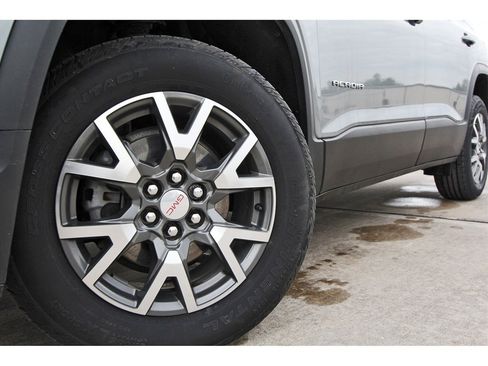 Used 2023 GMC Acadia SLE w/ Driver Convenience Package image 29