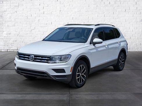 Used 2021 Volkswagen Tiguan SE w/ Panoramic Sunroof Package FWD image 4
