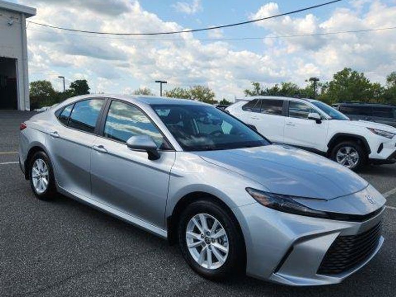 Certified 2025 Toyota Camry LE image 1