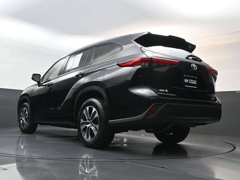 Used 2021 Toyota Highlander XLE FWD image 28