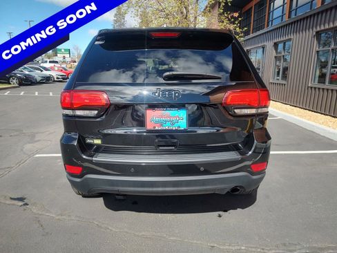 Used 2018 Jeep Grand Cherokee Laredo image 4