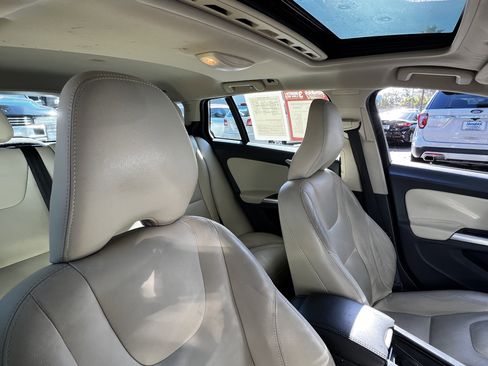 Used 2016 Volvo V60 T5 Premier w/ Convenience Package image 46