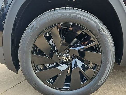 New 2026 Volkswagen Atlas SE FWD image 9