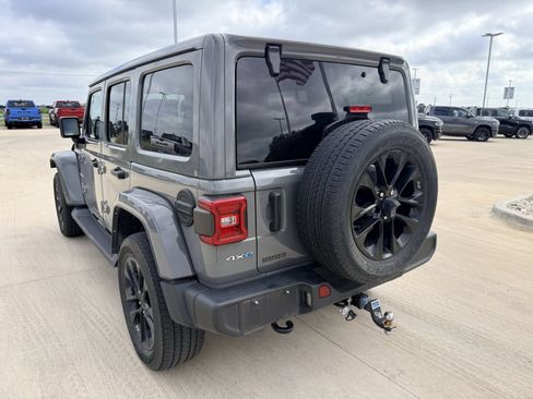 Used 2021 Jeep Wrangler Unlimited Sahara AWD/4WD image 6