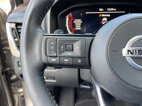 Used 2021 Nissan Rogue Platinum image 16