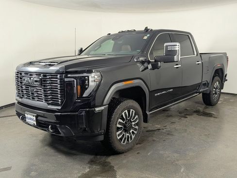 Used 2024 GMC Sierra 2500 Denali Ultimate w/ Snow Plow Prep/Camper Package image 4