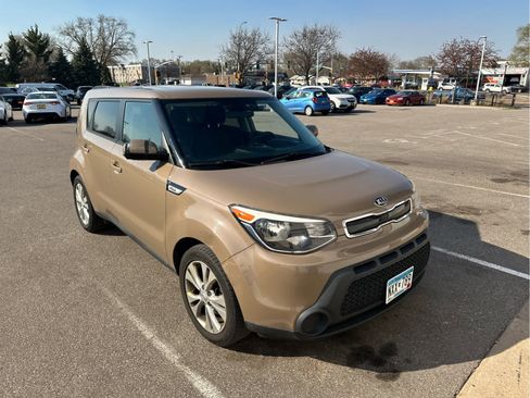 Used 2015 Kia Soul + image 2