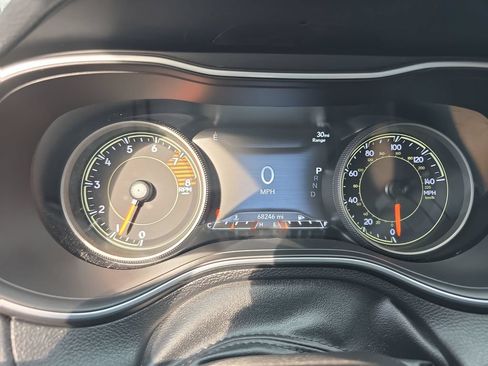 Used 2022 Jeep Cherokee Limited AWD/4WD image 35
