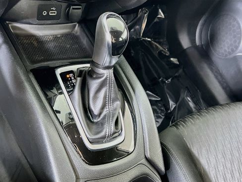 Used 2018 Nissan Rogue S AWD/4WD image 16