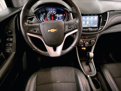 Used 2019 Chevrolet Trax LT w/ LT Convenience Package image 5