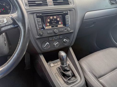 Used 2015 Volkswagen Jetta SE FWD image 15