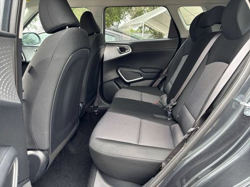 Used 2025 Kia Soul LX w/ LX Technology Package FWD image 23