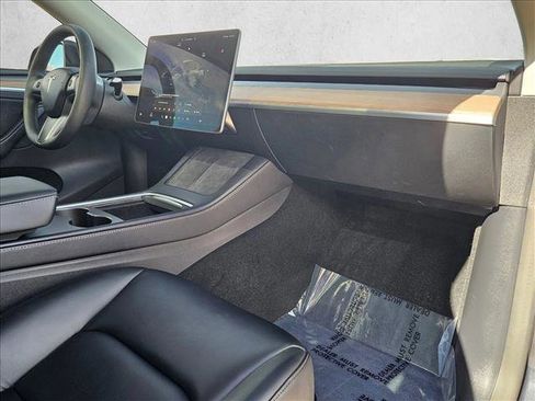 Used 2024 Tesla Model Y Long Range AWD/4WD image 24