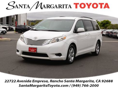 Used 2017 Toyota Sienna LE FWD image 1