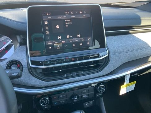 New 2026 Jeep Compass Latitude image 12