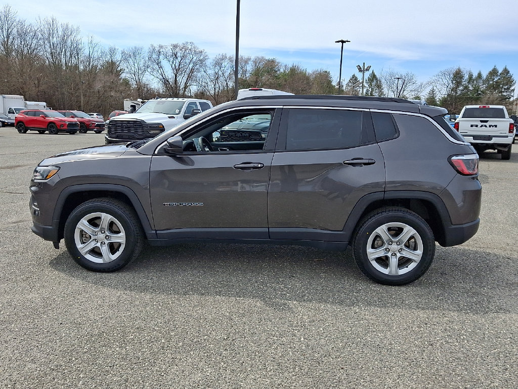 Used 2023 Jeep Compass Latitude AWD/4WD image 7