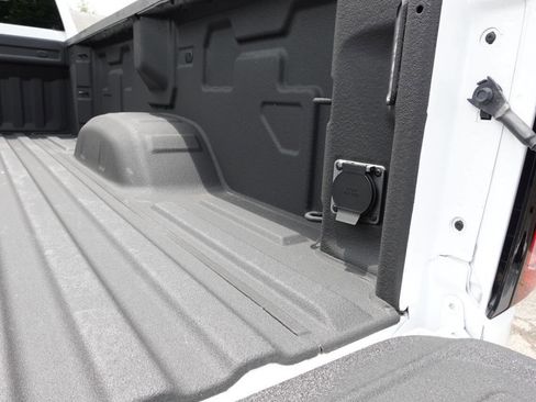 Used 2024 GMC Sierra 2500 Pro w/ Convenience Package image 25