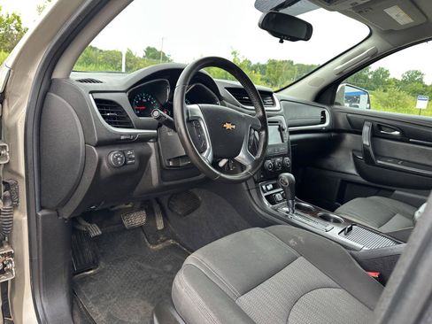 Used 2015 Chevrolet Traverse LT w/ Style and Technology Package FWD image 20