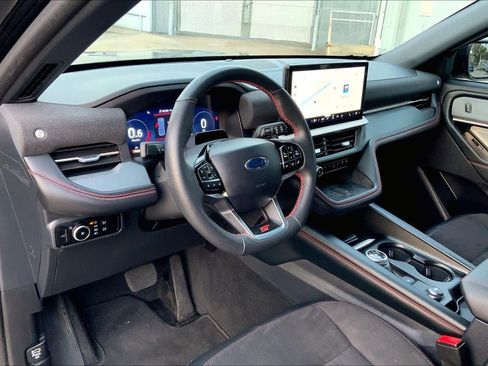 Used 2025 Ford Explorer ST image 17