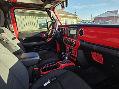 Used 2020 Jeep Wrangler Unlimited Sahara w/ Uconnect 4C Nav & Sound Group image 23