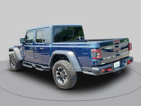 Used 2025 Jeep Gladiator Rubicon w/ Convenience Group AWD/4WD image 5