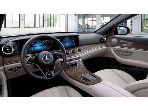 Used 2023 Mercedes-Benz E 350 4MATIC Sedan image 3