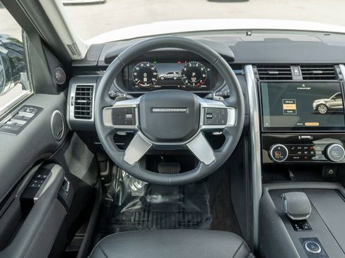 Certified 2024 Land Rover Discovery S image 13