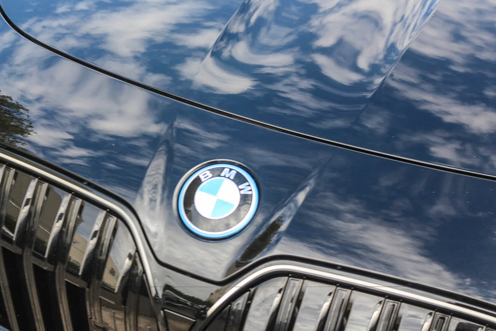Used 2026 BMW 750e xDrive AWD/4WD image 11